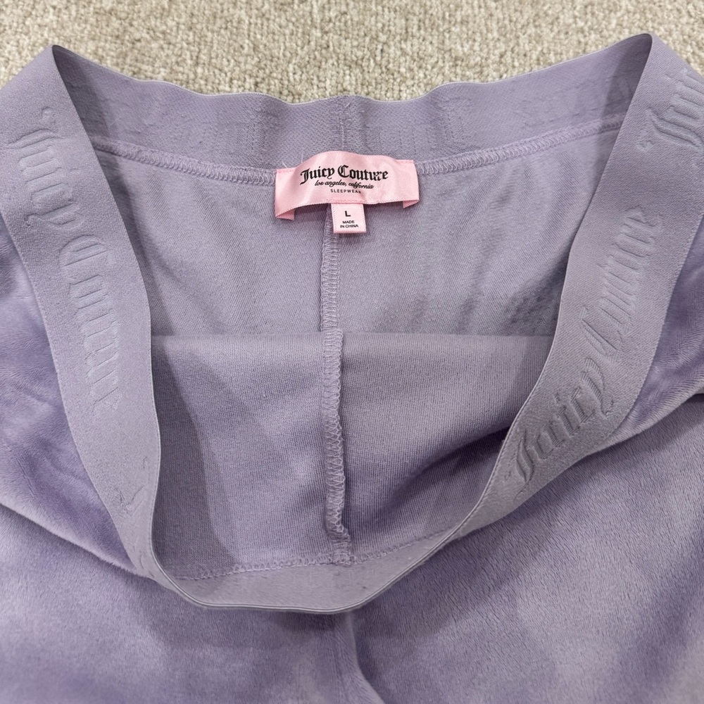 Vintage-style Juicy Couture velour shorts in lavender 💜 - Picture 3 of 4